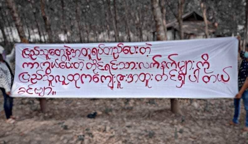 YungVictor7's tweet photo. Moulmein youths called for military training and weapons to fight the military junta. The youths also called on ethnic armed groups to stand up for the people and the emerging of federal army.
JUNTA MASSACRE
#Mar28Coup
#WhatsHappeningInMyanmar https://t.co/4SIxS6Z061