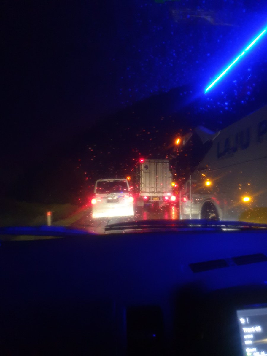 ywibisono's tweet photo. Tol cipali km 90 arah jateng macet knapa ?? @PTJASAMARGA @Info_jalantol @ASTRATolCipali https://t.co/Sktdz0zoel