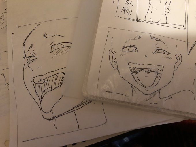 以前描いたこの顔
物語において感情や視点がこの人物においてあるなら左、他人からの目線であれば右で表現するのが良いのだろうか……はたまた恐怖心を読者に対して与えるとすればケタケタしてる感はやはり右のシンプルな構図が良いのかもしれない。難しいし、悩ましい(ーー;) 