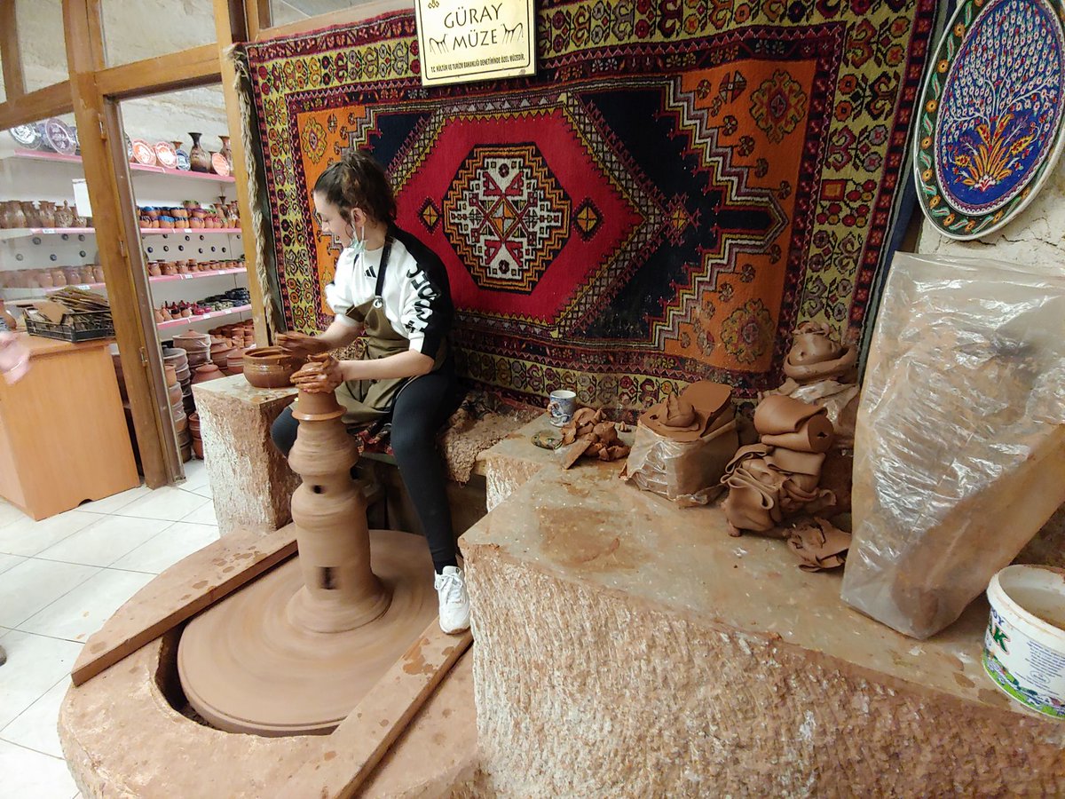 #NEVÜ gerçekleştirdiği etkinliklerle öğrencileri Güray Müze’de çömlek sanatı ile buluşturuyor👉nevsehir.edu.tr/tr/26760