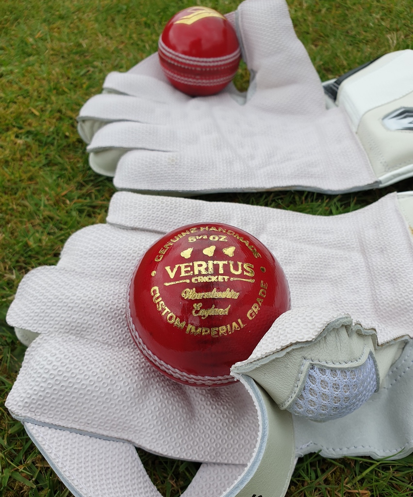 SportsVeritus's tweet photo. 45 over hand stitched cricket balls. Fully embossed with Veritus logo and the three pears of Worcestershire. #45overs #cricketball #cricketballs #cherry #newnut #newball https://t.co/N3fhd7d2bz