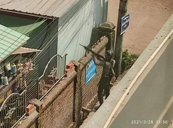 ThitLwin2920's tweet photo. Terrorists directly shot into the house of innocent Myanmar ppl.
How many lives are sacrificed to take action on military terrorist? We need help form R2P.
#Mar28Coup
#WhatsHappeningInMyanmar
@cvoule @freya_cole @SchranerBurgen1 https://t.co/eHPAN7bpN1