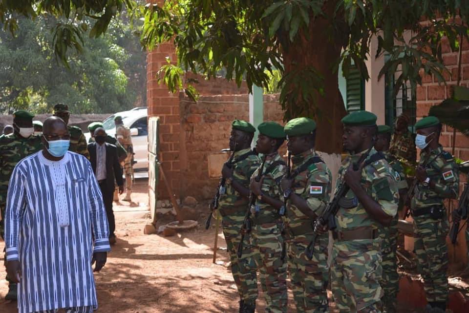 SimeonSAWADOGO3's tweet image. Prise de contact avec le personnel des Haut-Bassins ce 26 mars 2021 1ère étape la Direction Régionale en charge de l’environnement suivi de la visite guidée des services le Centre National des Semences Forestières le service forêt et faune et le Programme de Gestion Durable