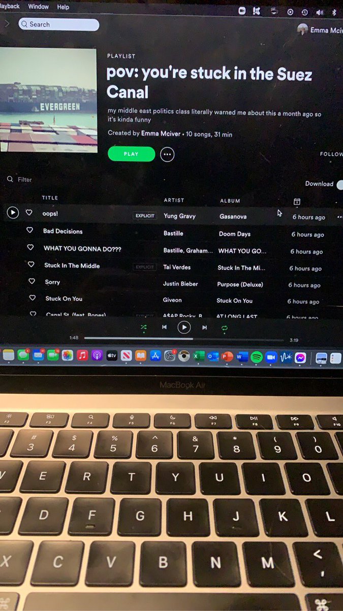 moniuq_e's tweet photo. My friend really does have the best playlists https://t.co/gb0bwFTxDN