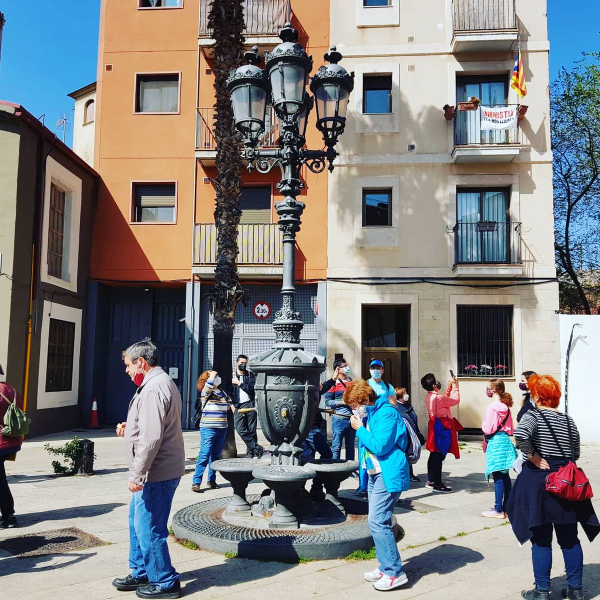 ArxiuHistoric9B's tweet photo. Avui 1a passejada urbana amb @ArxiuHistoric9B i #ElPou. Interessants visites i noves descobertes per #NouBarris i #HortaGuinardó
Gràcies a tothom que ens heu acompanyat!!! https://t.co/XabPK4gJg8