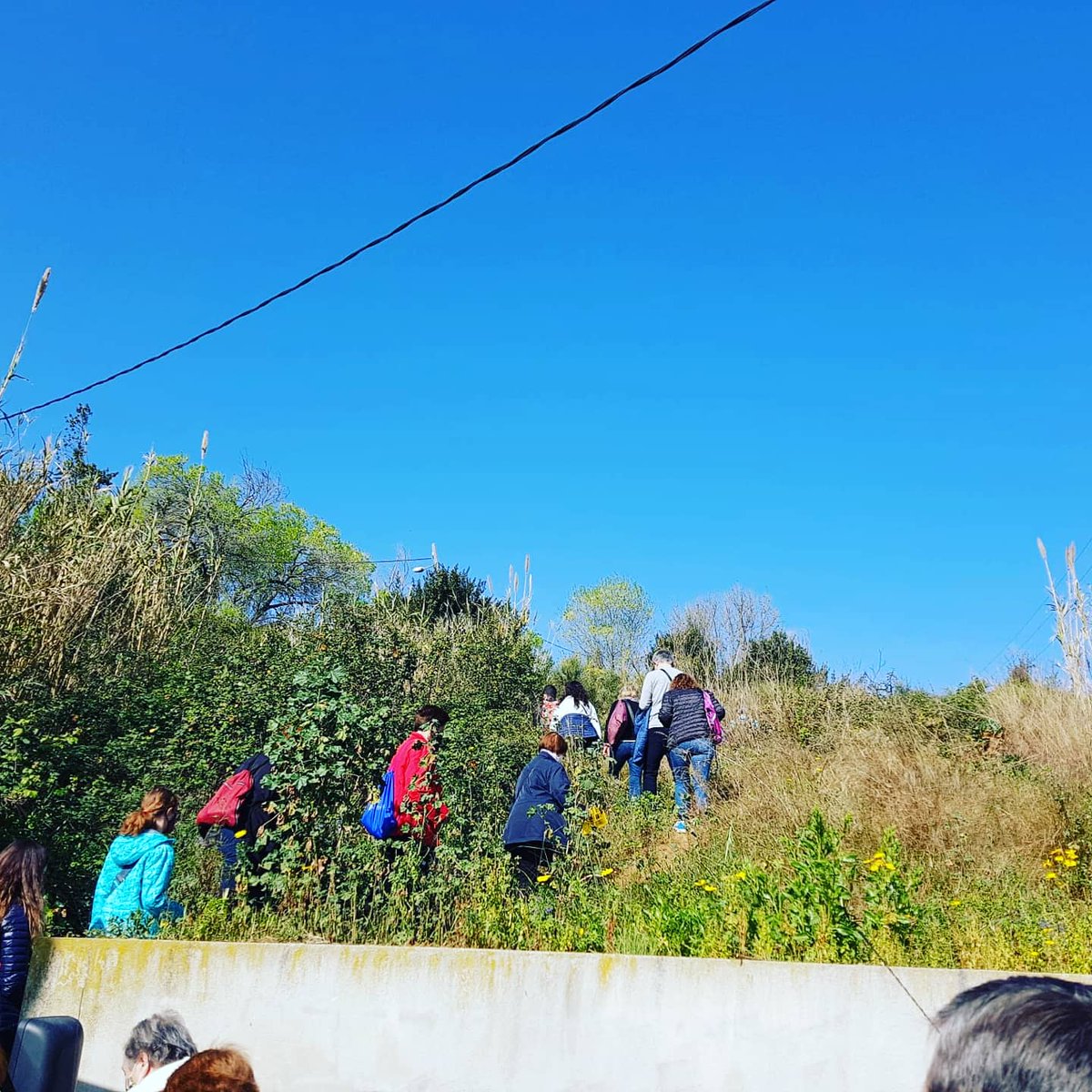 ArxiuHistoric9B's tweet photo. Avui 1a passejada urbana amb @ArxiuHistoric9B i #ElPou. Interessants visites i noves descobertes per #NouBarris i #HortaGuinardó
Gràcies a tothom que ens heu acompanyat!!! https://t.co/XabPK4gJg8