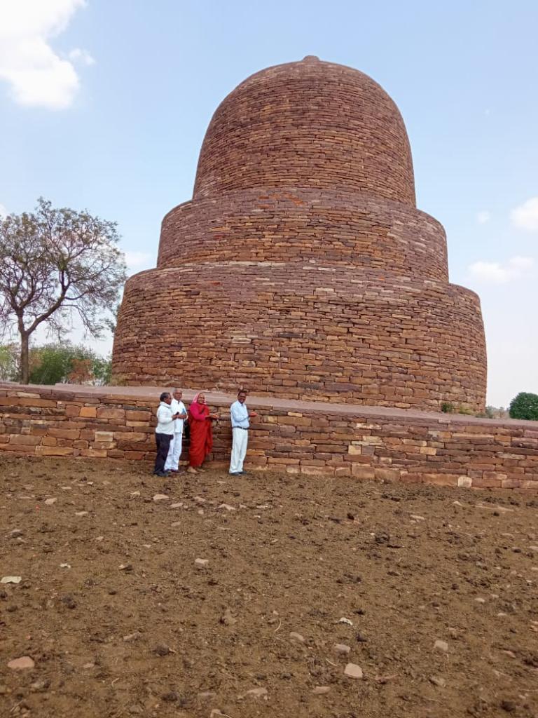 VidrohiDinesh's tweet photo. यह पवित्र स्तूप में सम्राट अशोक की अस्थियाँ हैं  
यह मध्य प्रदेश के जिला शिवपुरी तहसील खनियाँधाना ग्राम बुद्धोंन राजापुर में है स्तूप के बगल में राजा का निवास स्थान भी खंडर स्थिति में है विश्व सुंदर बुधना घाटी, बुधना डैम के साथ ग्राम पटनापुर,मायापुर,पंचराई इतिहासिक स्थल हैं https://t.co/hIRr9RIYYA