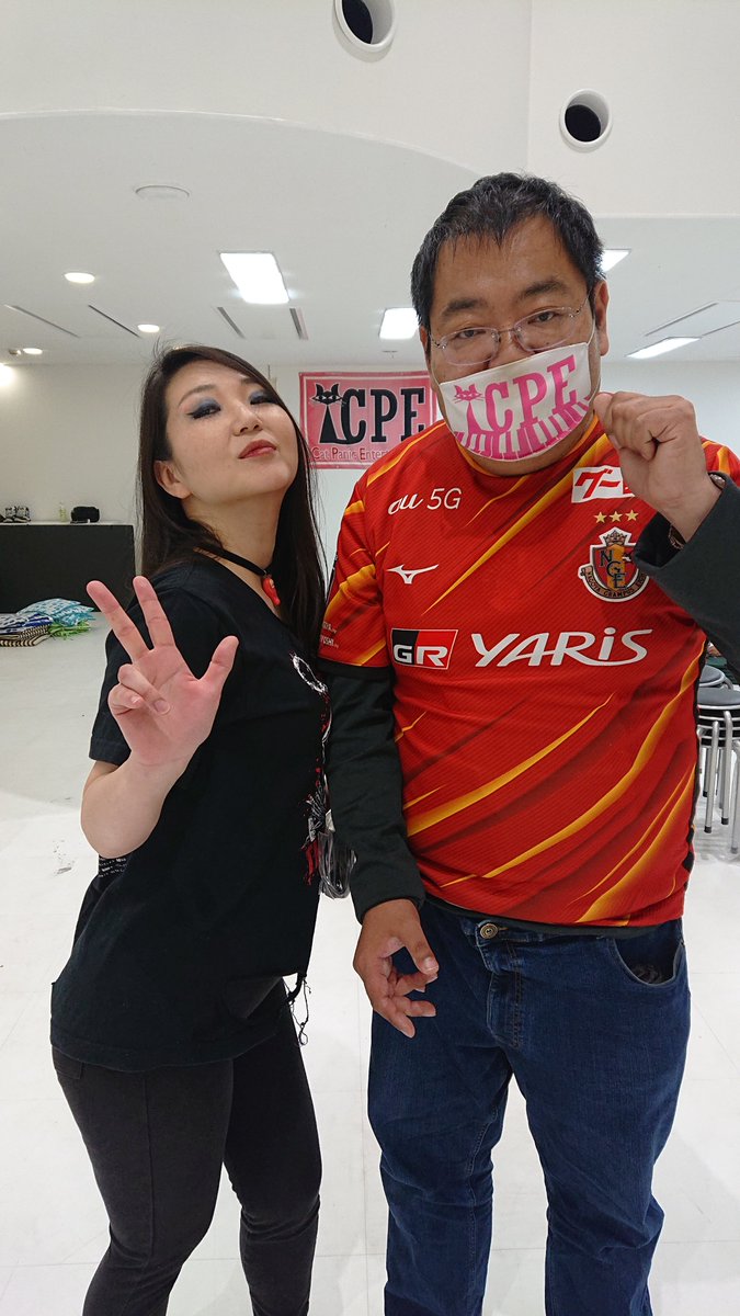 久保雅猛 今日のキャットファイトcpe Sodスタジオ大会終了後 キャットファイターのリリーザストリングス選手と記念にツーショット撮影 リリーザストリングス選手も綺麗です 今日も盛り上がりました