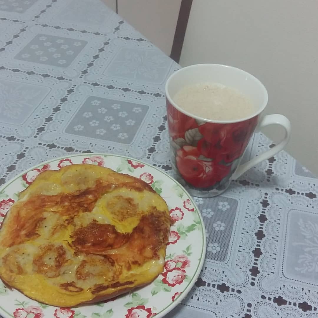 PenelopeWeg's tweet photo. Acho que o melhor café da manhã, são os cafés de domingo pela manhã, não sei se são os donuts caseiros, se são as panquecas doces ou salgadas, os cafés puro ou com leite, ou a roda de chimarrão em família após o café, sinceramente não sei, só sei que é bom demais.... 

#Donuts https://t.co/R6zcJ78MxW