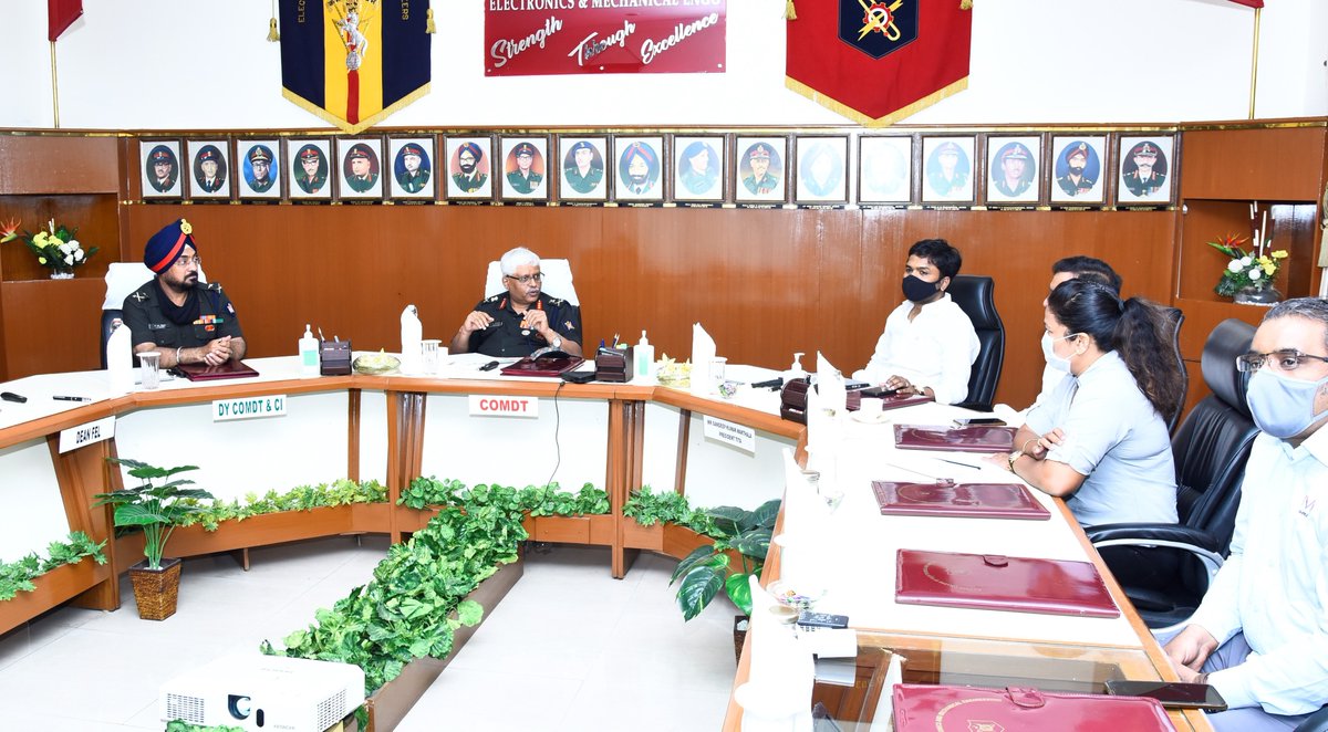 TelanganaIT's tweet image. @SundeepMakthala meet with Lieutenant General TSA Narayanan &amp;amp; Team @ Military College of EME (MCEME). Discussed various possibilities on Artificial Intelligence R&amp;amp;D bilateral collaborations with @TITA Digithon &amp;amp; Govt. of Telangana.