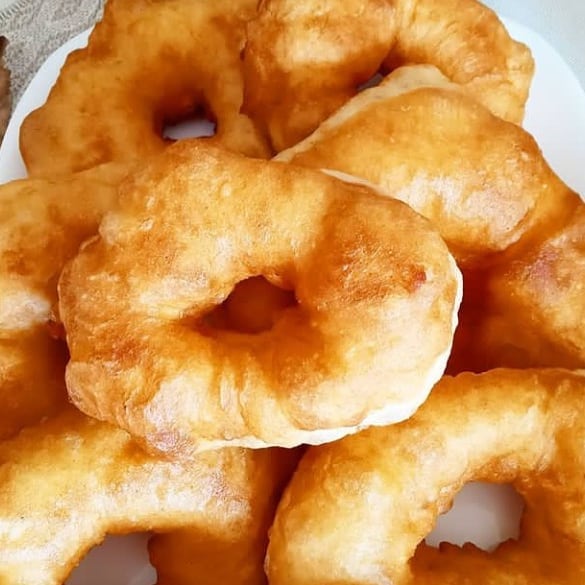 PenelopeWeg's tweet photo. Acho que o melhor café da manhã, são os cafés de domingo pela manhã, não sei se são os donuts caseiros, se são as panquecas doces ou salgadas, os cafés puro ou com leite, ou a roda de chimarrão em família após o café, sinceramente não sei, só sei que é bom demais.... 

#Donuts https://t.co/wC7oeC45TZ