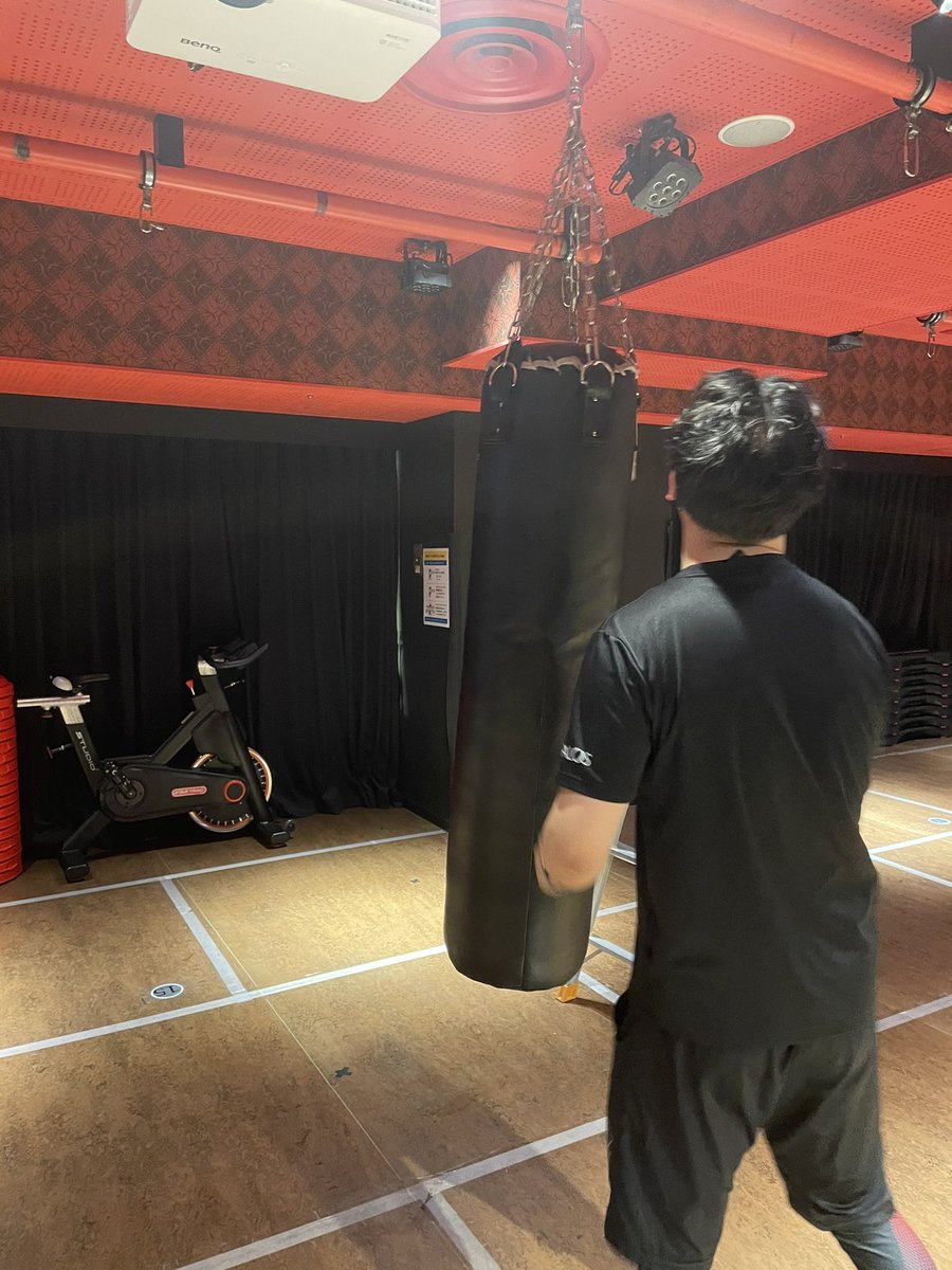 megalos_hibiya's tweet photo. #VOLTBOX が帰ってくる!
4月からの開始に向けて
メンテナンス中🙃🔧
シャドーボクシングとまた違った手応えがあってハマリます🥊
個人的には、#ストレス発散
におすすめデス🙌🏻
\\\\٩( 'ω' )و ////
!ヤッタルゼー!
#メガロス #日比谷シャンテ #スポーツクラブ #ボクシング https://t.co/3UIoI5elxF