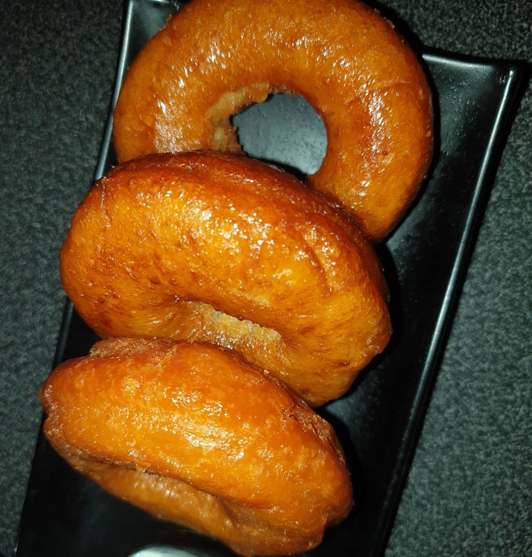 PenelopeWeg's tweet photo. Acho que o melhor café da manhã, são os cafés de domingo pela manhã, não sei se são os donuts caseiros, se são as panquecas doces ou salgadas, os cafés puro ou com leite, ou a roda de chimarrão em família após o café, sinceramente não sei, só sei que é bom demais.... 

#Donuts https://t.co/R6zcJ78MxW