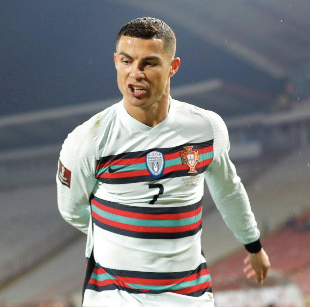ManUtdInPidgin's tweet photo. “I no dey do again. All of una be thieves.” 

Na wetin dey Cristiano Ronaldo’s mind as e throw hin captain arm band last night. 🇵🇹 https://t.co/exjKM1YU0X