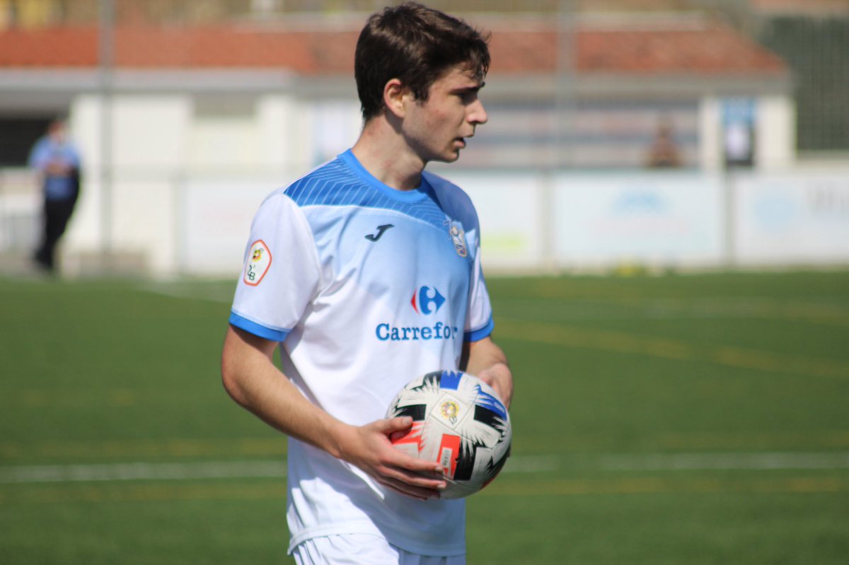 aeprat1945's tweet photo. 47’ Dia gran pel futbol base potablava! Està debutant en partit oficial amb el primer equip Dani Gonzálbez, jugador que l’any passat jugava al Juvenil A! Enhorabona, Dani! (1-0) 

#LlagosPrat https://t.co/ivwvRaOBM5