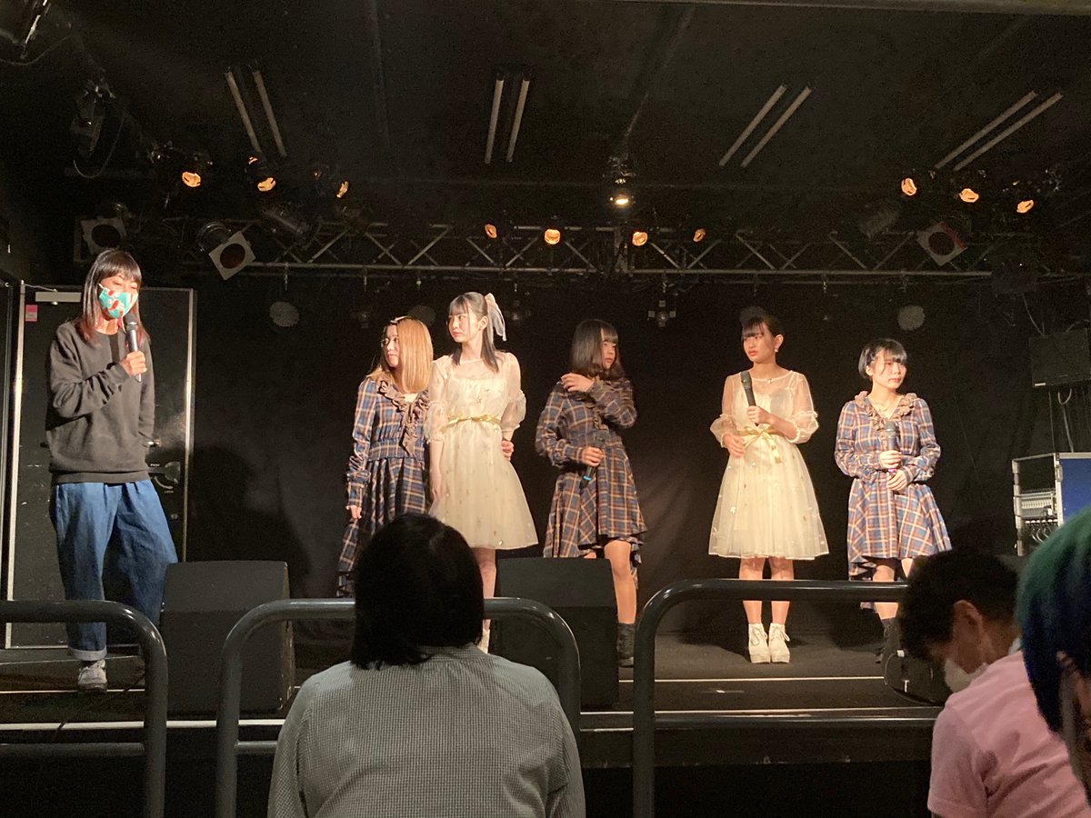 Sum_hello_46's tweet photo. 今日は、桜撮影会中止でごめんねミニライブ in canovaに行ってきました。
順番は演者間のじゃんけんで決まり、アンコールはFlood Lyricsで、TNT〜飛べるもんなら飛んでみろでした。
物販では、ミカメPからフラリリ遣島使(島根の観光大使)の名刺を頂きました❗️

#jubileejubilee 
#フラリリ
#島根県 https://t.co/nPfsbdfaWX