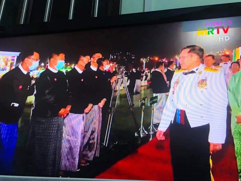 MayTheint9's tweet photo. Awwn... how can they celebrate dinner after killing alot of people.
#March27Coup 
#WhatsHappeningInMyanmar 
#MyanmarMilitaryCoup 
#ShameOnYouRussia https://t.co/zbZ9negvKN