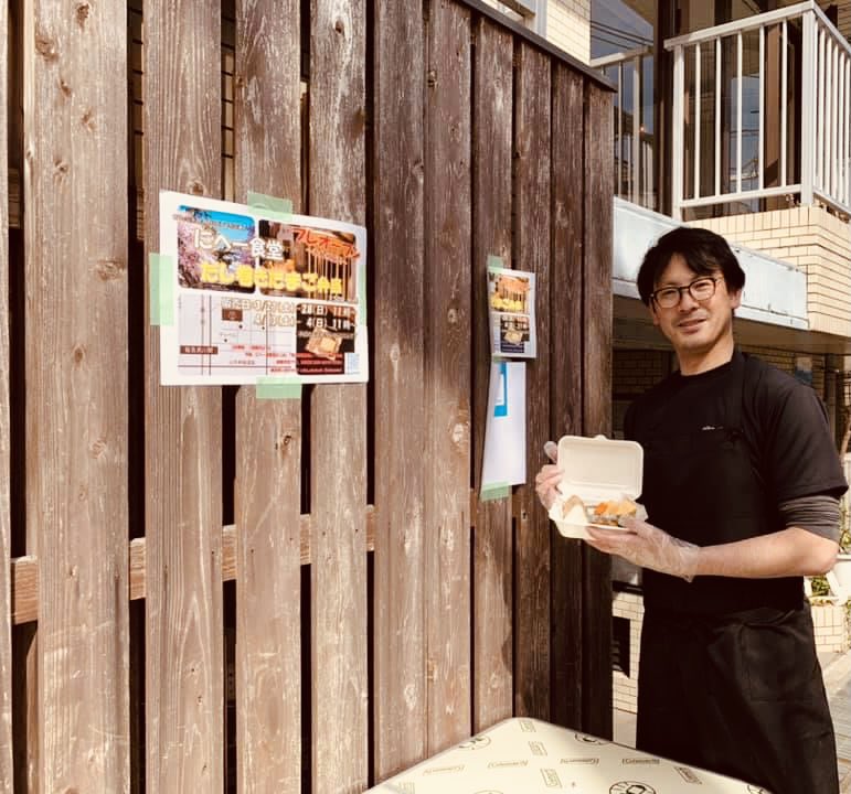 Samurai_GR's tweet photo. 【にへー食堂一歩👣踏み出す👨🏻‍🍳】
初日無事終了���しました✨🤗✨
近所の方に、ちょうどお昼ご飯に買って帰ろうかしら〜と購入して頂き、また食べた感想まで言いに来てくれるという❣️

#おにぎり弁当 #おにぎりテイクアウト #喫茶部夙川店 #喫茶部 #お花見夙川 #夙川 #夙川公園 #夙川ランチ #夙川桜 https://t.co/yLYfoFuXdN