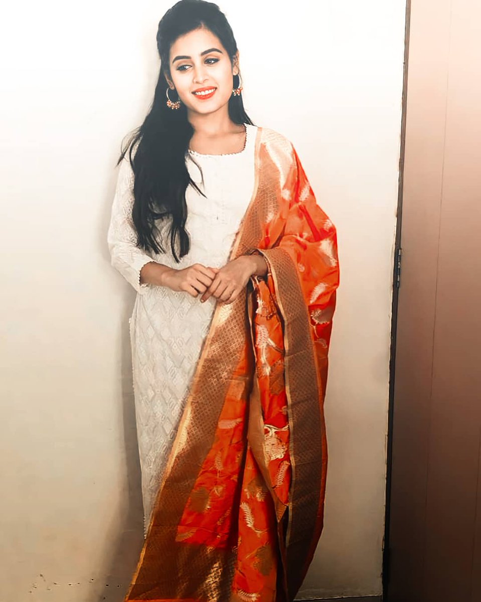 stanxrhea's tweet photo. 𝑺𝒐 𝑷𝒚𝒂𝒂𝒓𝒊𝒊𝒊 𝒔𝒉𝒆 𝒊𝒔😭🤍
|#RheaSharma| https://t.co/KhDbfuD7jK