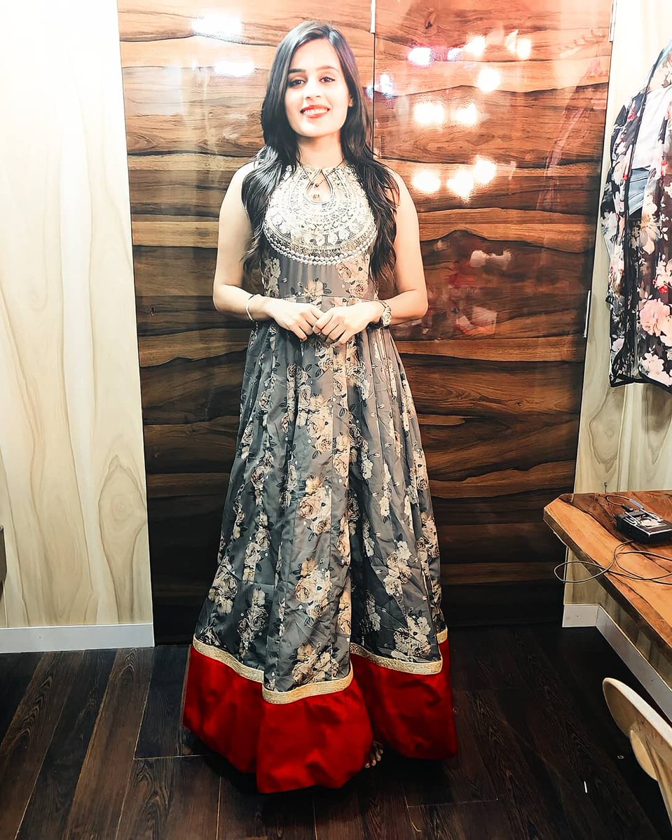 stanxrhea's tweet photo. 𝑺𝒐 𝑷𝒚𝒂𝒂𝒓𝒊𝒊𝒊 𝒔𝒉𝒆 𝒊𝒔😭🤍
|#RheaSharma| https://t.co/KhDbfuD7jK
