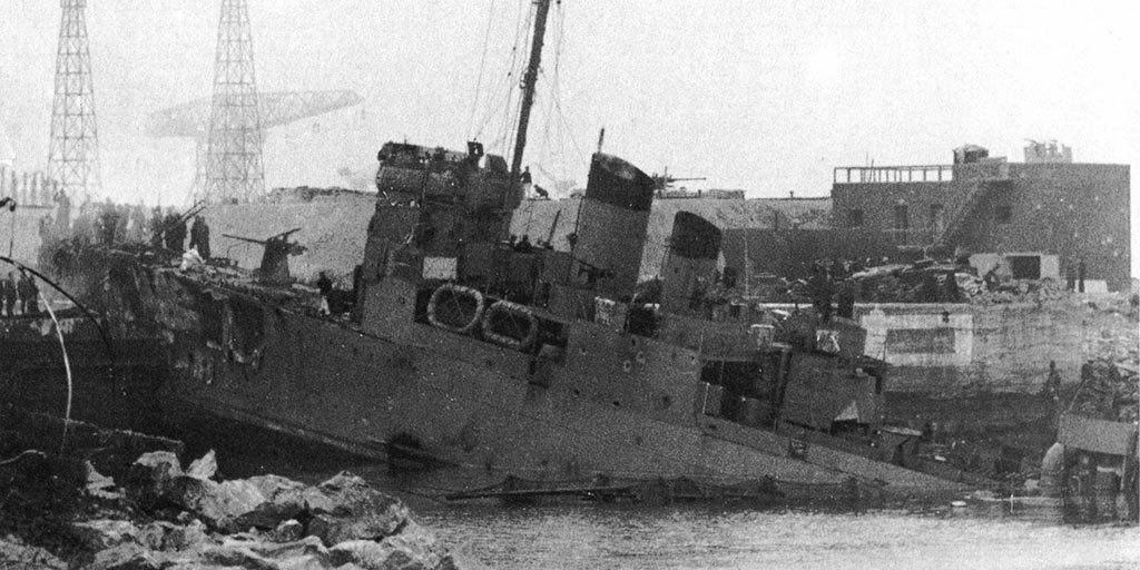 RE_Hist_Society's tweet photo. Remembering #OTD in 1942 the raid on St Nazaire and the actions of Sgt Thomas Durrant. He remains the only soldier to be awarded a VC during a naval action, and on the recommendation of the enemy commander. His medals are held at @REMuseum  #SapperVCs #SapperHistory https://t.co/ok9CBkUKdK