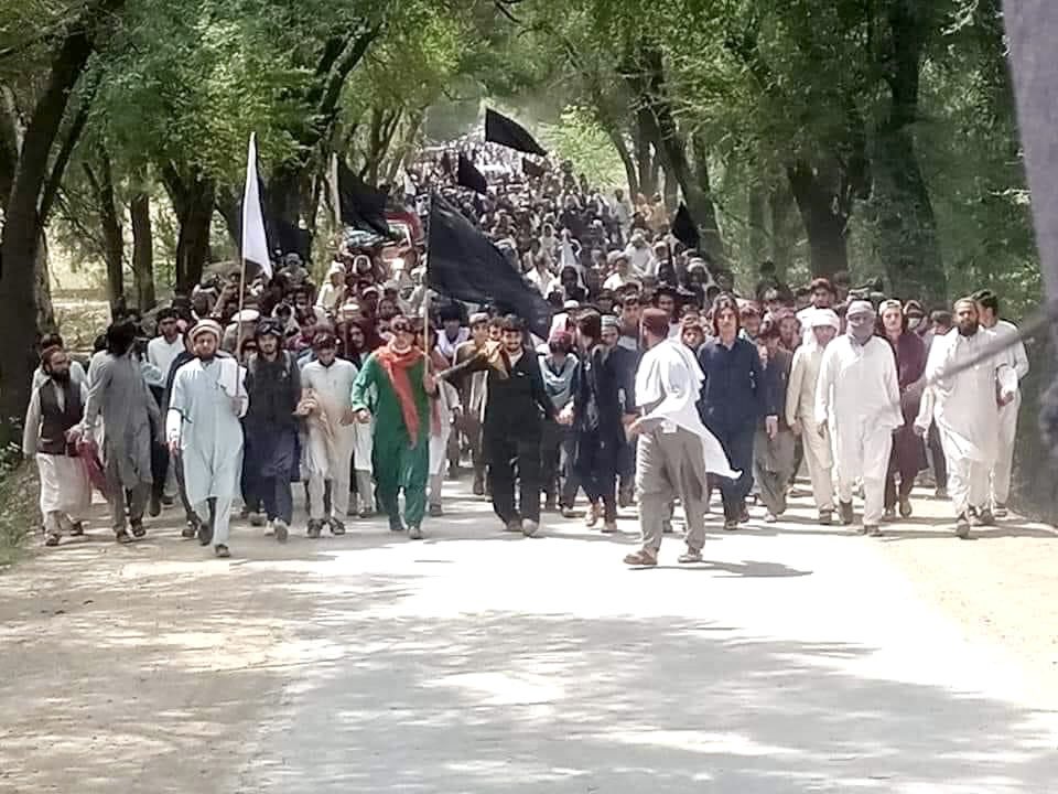 mjdawar's tweet photo. Participants of Jani khel dharna marching towards Islamabad, we are on the way to join them in a while. 
#PashtunLongMarch2Islamabad ـ
#JaniKhelLongMarch2Islamabad https://t.co/r8qD3E37pN