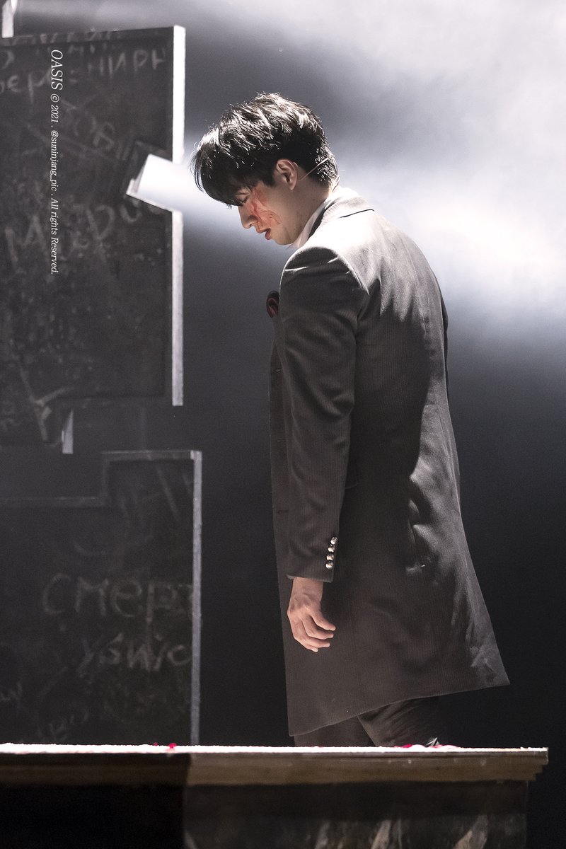 suninjang_pic's tweet photo. 210326 뮤지컬 #브라더스까라마조프 커튼콜
이반 役 #안재영 
이 슬픔을 모르겠으니까. https://t.co/Jd4bTZnlnN