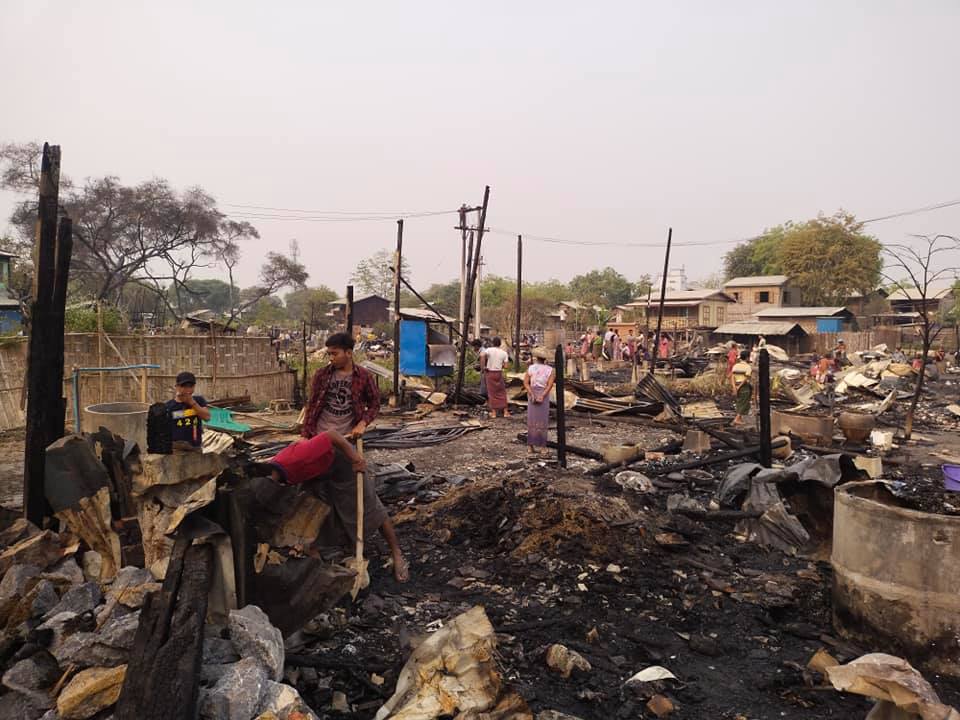 IrrawaddyNews's tweet photo. About 40 houses were reportedly burnt by an arson attack in Mandalay Region’s Pyigyitagon Township after midnight of Saturday.. Witnesses said that the military regime’s soldiers and police didn’t allow neighbourhoods to put out the fire.
#whatshappeninginmyanmar https://t.co/50VvHiewSS