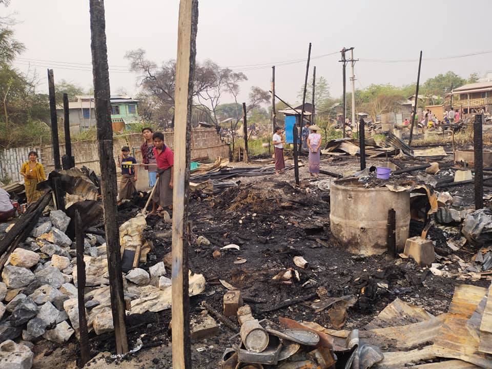 IrrawaddyNews's tweet photo. About 40 houses were reportedly burnt by an arson attack in Mandalay Region’s Pyigyitagon Township after midnight of Saturday.. Witnesses said that the military regime’s soldiers and police didn’t allow neighbourhoods to put out the fire.
#whatshappeninginmyanmar https://t.co/50VvHiewSS