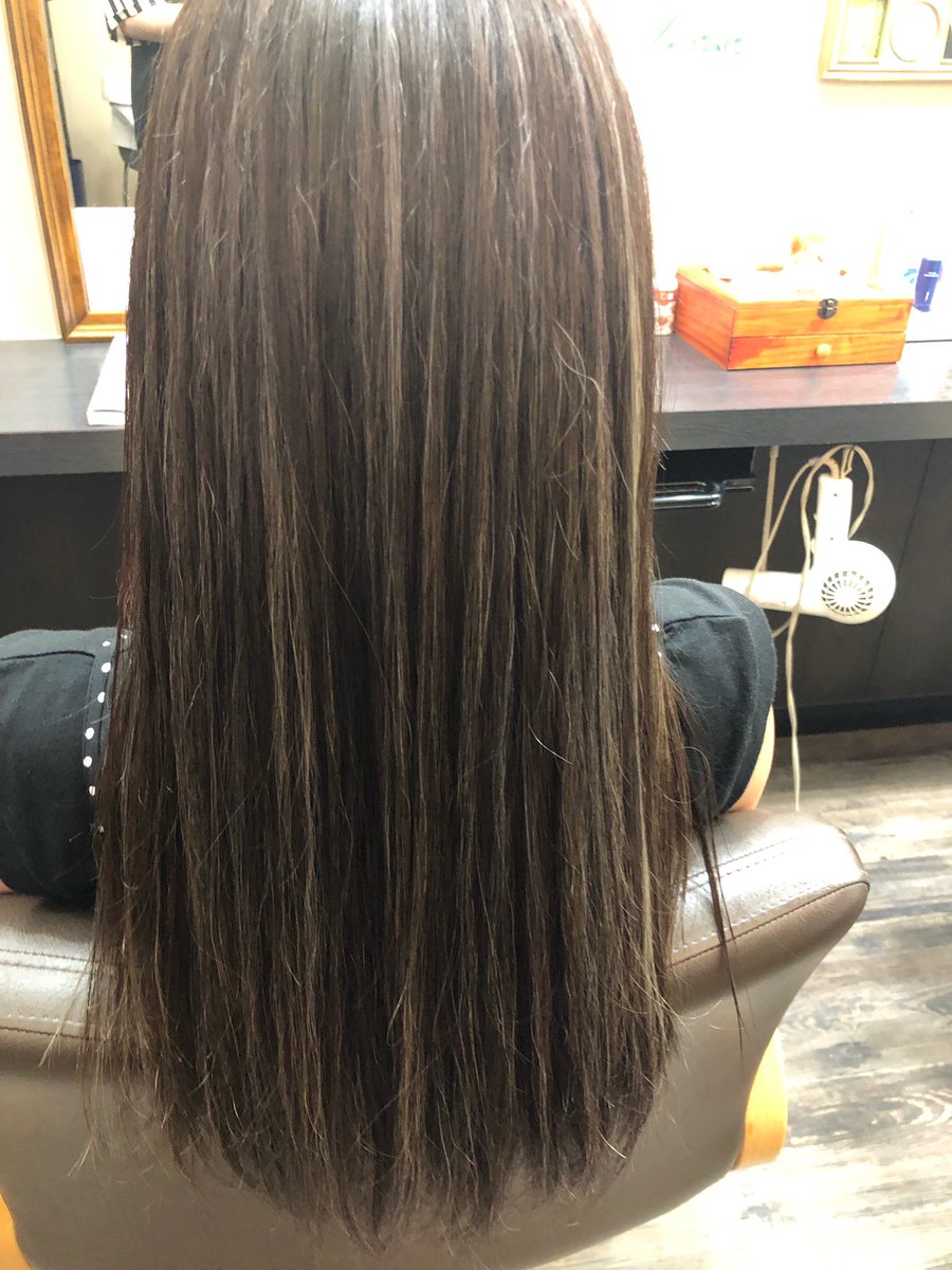 s2daisy1's tweet photo. サロンモデル カラーモデル 脱白髪染め 白髪ぼかし ハイライト 

〇白髪染めで暗くなってしまう
〇白髪が気になって仕方がない
などお悩みの方、これからは白髪を生かしたカラーで白髪と付き合っていく選択をしてみませんか？ https://t.co/9YtdEVQfbQ