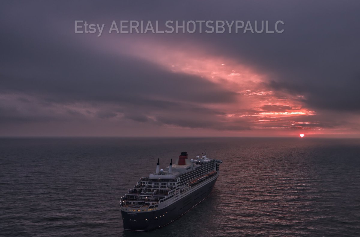 AerialCousins's tweet photo. Queen Mary 2 at sunrise ๐
#queenmary2 #cunard #oceanliner #majestic #wearesouthdevon #torbay #devonlive #bbcdevon #englishriviera #redfunel #ghostship #Covid_19 https://t.co/jmfZhOZYVf