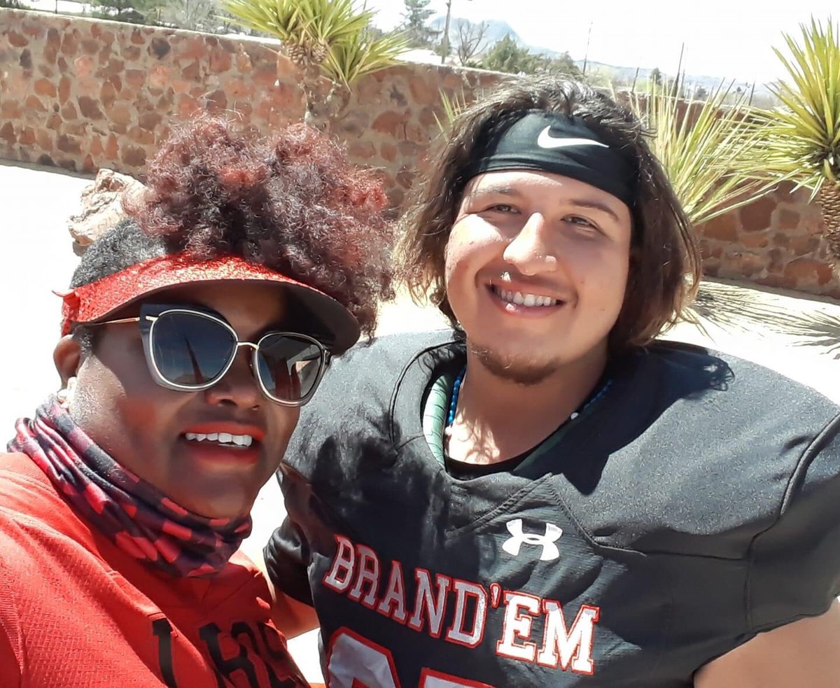 SumptuousSulay's tweet photo. #KevinTorres 65
@SRSUFBRecruit #SulRossFootballParentsOfTheHoustonArea https://t.co/30Ar4DPVwk