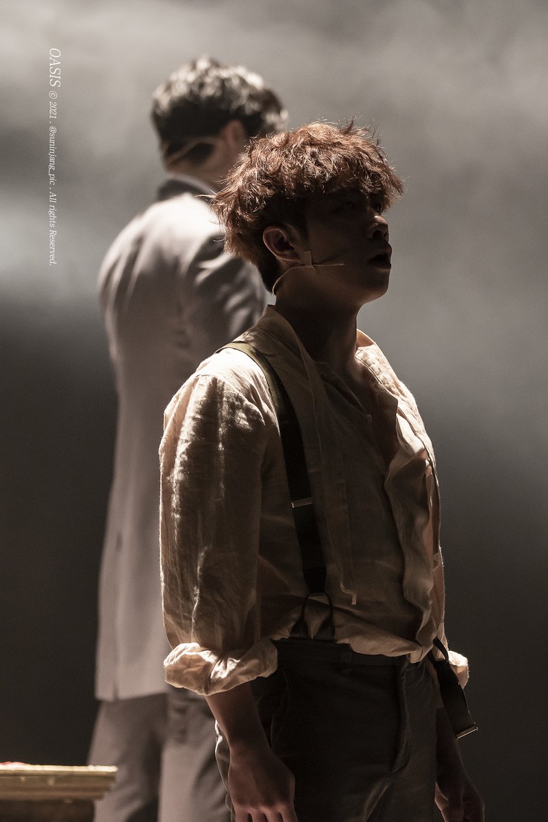 suninjang_pic's tweet photo. 210326 뮤지컬 #브라더스까라마조프 커튼콜
이반 役 #안재영 
스메르 役 #박준휘

당신은 까라마조프가의 힘을 내게 알려주었으니까 https://t.co/5QK5co8noQ