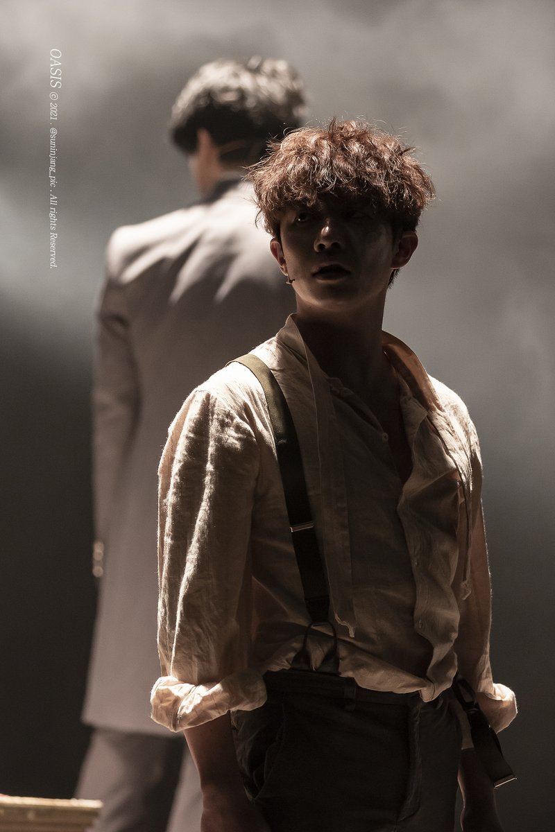 suninjang_pic's tweet photo. 210326 뮤지컬 #브라더스까라마조프 커튼콜
이반 役 #안재영 
스메르 役 #박준휘

당신은 까라마조프가의 힘을 내게 알려주었으니까 https://t.co/5QK5co8noQ