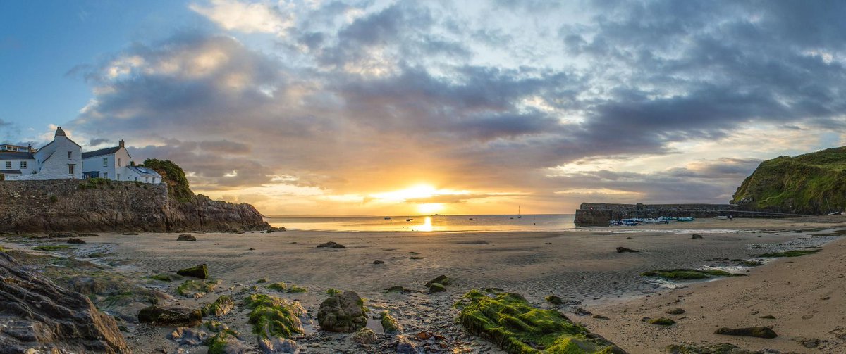 A beautiful sunrise at Gorran Haven on Cornwall's south coast.

#cornwallsunrise #sunrise #coast #cornishcoast #cornwallcoastpath #southwestcoastpath #cornwallwalks #cornwall #beautifulcornwall #ifollowcornwall #visitcornwall #southwestholidays #goranhaven