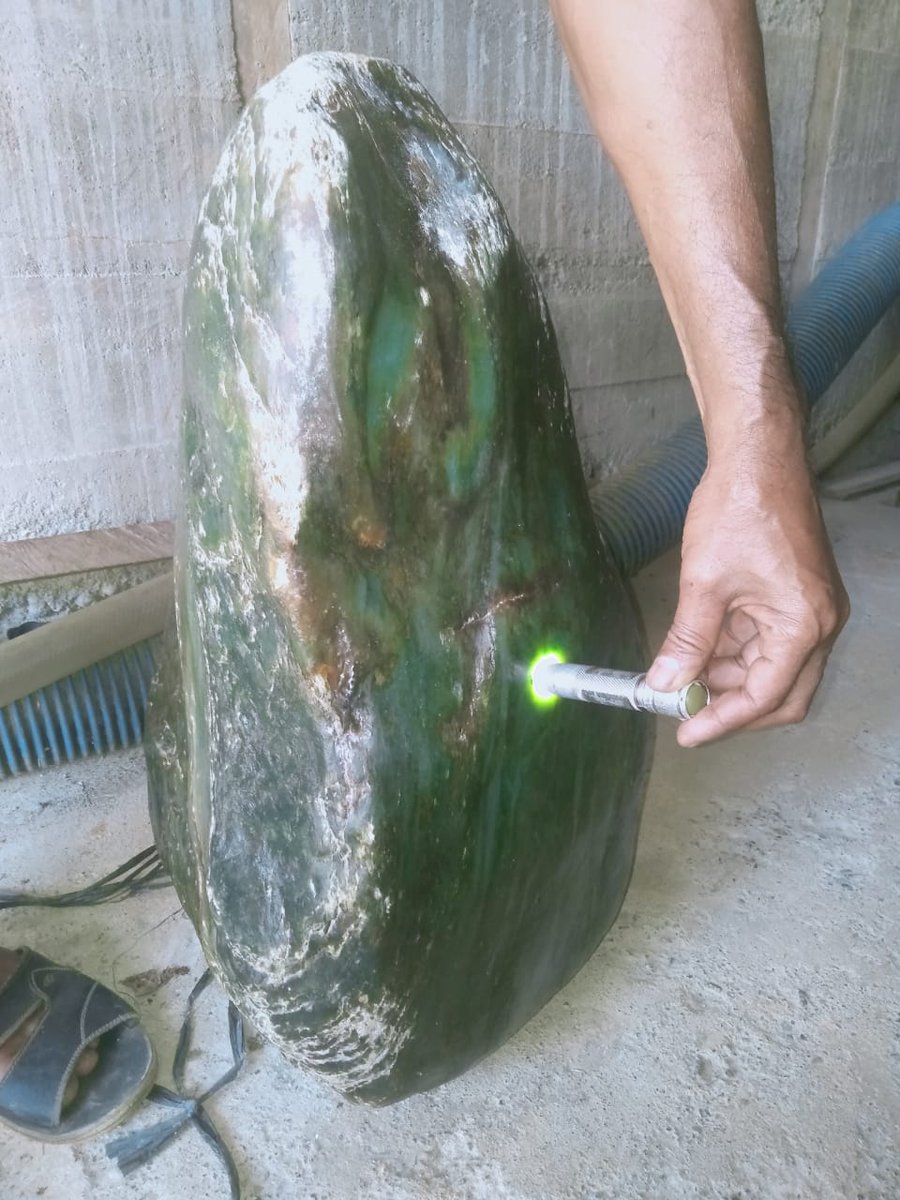 JohnMcback's tweet photo. BATU ACEH NEFRITE JADE

BERAT 170 KG

WA 081265827582 https://t.co/8FM07Qpumv