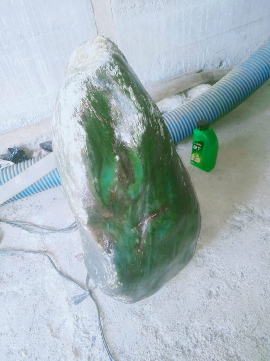 JohnMcback's tweet photo. BATU ACEH NEFRITE JADE

BERAT 170 KG

WA 081265827582 https://t.co/8FM07Qpumv