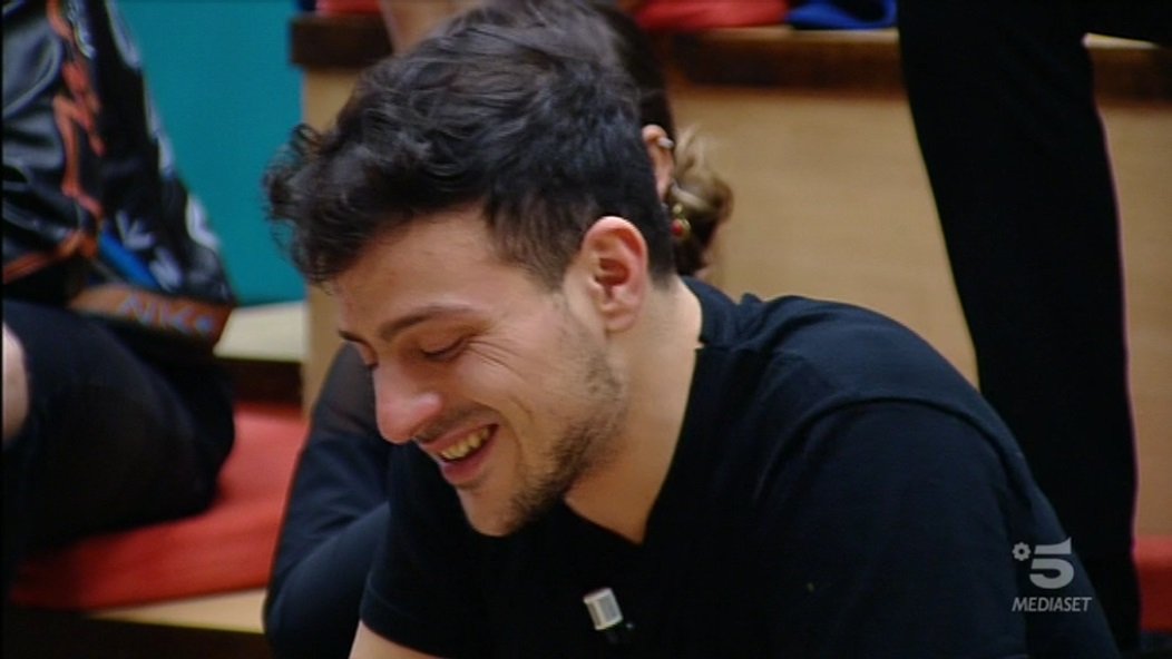 _Sherty_'s tweet photo. Ma anche voi vi siete svegliati incazzati per l'uscita di Leonardo o siete normali?

#amici20

(A destra sono io) https://t.co/bJj4b1WejF