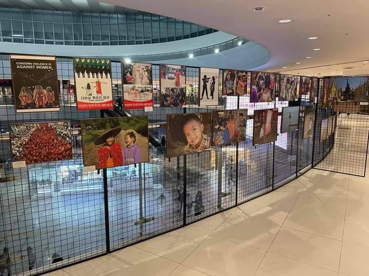 MoeYu20's tweet photo. We will never forget this debt of gratitude. Thank you, #South_Korea !
At Suwon Station, SouthKorea 
photos of Myanmar people protesting against Military Coup are exhibited now. 

JUNTA MASSACRE 
#Mar28Coup
#WhatsHappeningInMyanmar https://t.co/DphccwEqm5