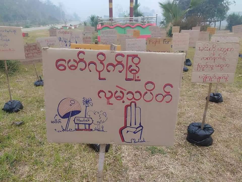 MoeYu20's tweet photo. non Human Strike against military dictatorship in MawLike city today.
"No voices were raised, no flags were flown" , JUNTA MASSACRE 
#Mar28Coup
#WhatsHappeningInMyanmar https://t.co/jOzvCYdHIX