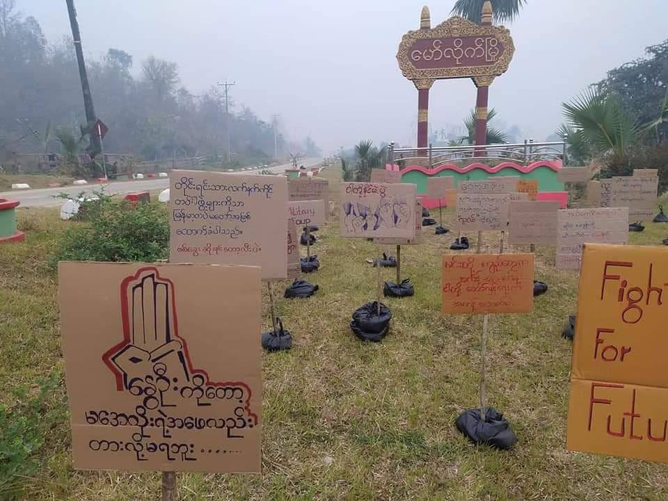 MoeYu20's tweet photo. non Human Strike against military dictatorship in MawLike city today.
"No voices were raised, no flags were flown" , JUNTA MASSACRE 
#Mar28Coup
#WhatsHappeningInMyanmar https://t.co/jOzvCYdHIX