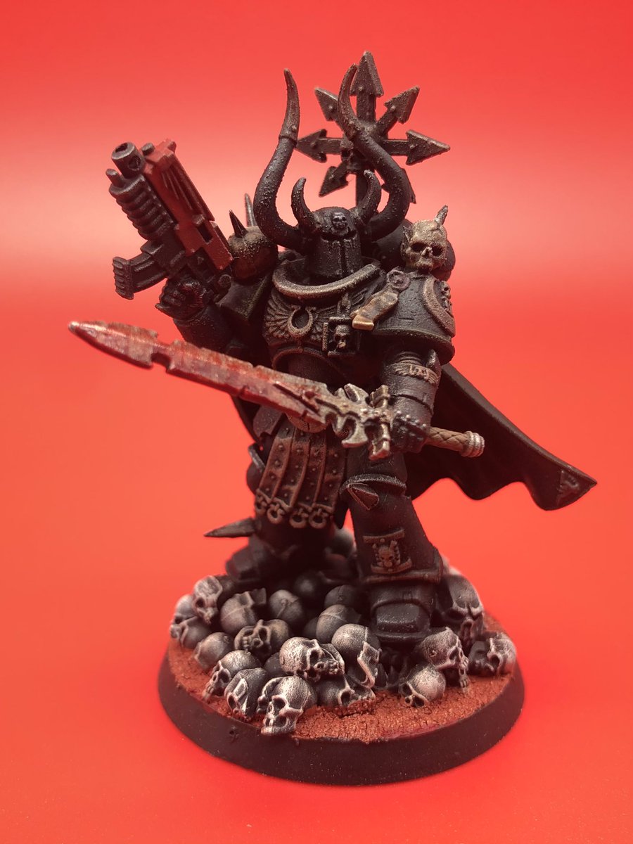 MiraWoofWoof's tweet photo. @nick_bayton ... I decided to explore “What If Captain Uriel Ventris were to fall under the influence of Chaos? “ for this months contest... I think this might be the start of another whole army for me! #WarhammerPaintComp #WarhammerCommunity #MarchForMacragge #PaintingWarhammer https://t.co/IekFazGa44