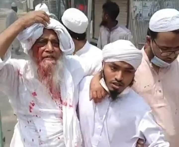 haque_001's tweet photo. After #police attacked #antimodi #protest, Countrywide #strike called by #HefazateIslam turned in a  predicament situation today.
#BGB, #ploice opened fire over the #HefazateIslam and general muslim #protestors.
@carin__fischer @trtworld https://t.co/zpZ5ByH2d8