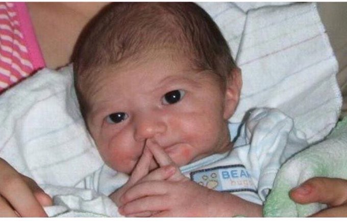 wyze_one's tweet photo. Catholic and their comrade churches just dey post palm fronts e come be like say our own church no serious #lockdown2021 #SundayService #ExtraOrdinaryGod https://t.co/fucQxzl4GE