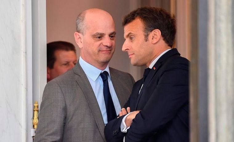 Alimaaaaaaaa's tweet photo. Blanquer : " Essaye seulement et je démarre ta race "#Fermezlesecoles https://t.co/pE2cM8Rvfb
