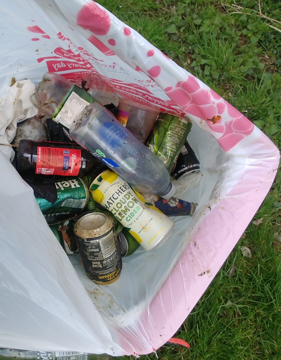 Sandyw61's tweet photo. Another day Another litter pick. Hoping one day there will be nothing to pick. @PrestburyParish
#MoveTheBench #Litter #TakeItHome #DontBeALitterLout #ThinkOfTheAnimals #YourWorldToo Thank You https://t.co/ri9anNEWem