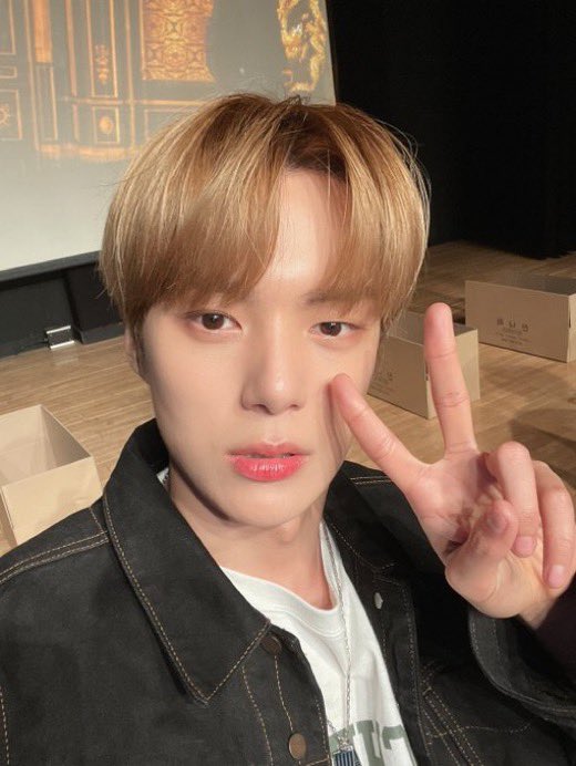 hourly minhyuk (@minhyukhourly) on Twitter photo 