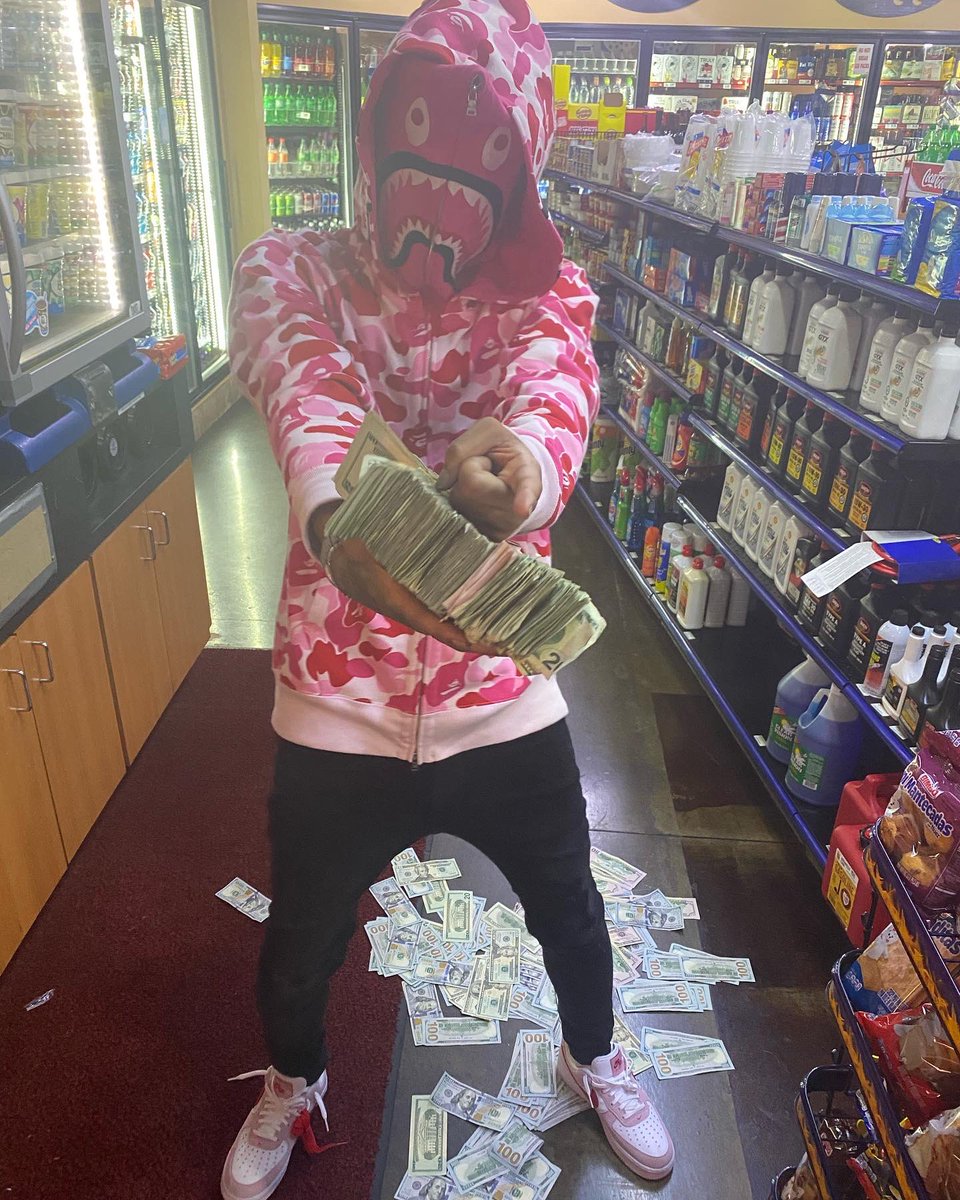 pooh_shiesty's tweet photo. See All That Fuck Shit , Can’t Ignore It Grab My ChopStick I Go Blow It 💥 Don’t Come Round Talking Bout Yo Plug You Know I’m Quick To Cut That Cord 🔌🐍 #YoungestAndTheDumbest #ImBack #LLTDP https://t.co/VtAK4uSX4v