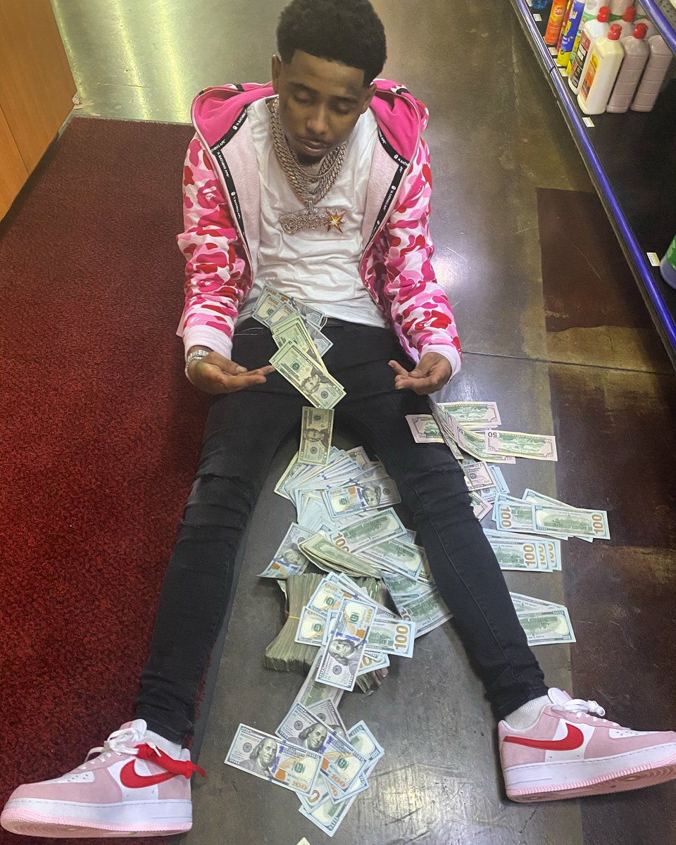 pooh_shiesty's tweet photo. See All That Fuck Shit , Can’t Ignore It Grab My ChopStick I Go Blow It 💥 Don’t Come Round Talking Bout Yo Plug You Know I’m Quick To Cut That Cord 🔌🐍 #YoungestAndTheDumbest #ImBack #LLTDP https://t.co/VtAK4uSX4v
