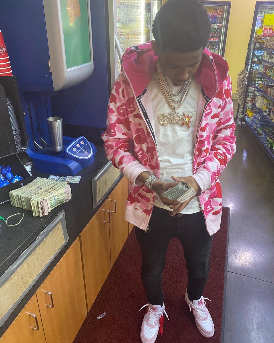 pooh_shiesty's tweet photo. See All That Fuck Shit , Can’t Ignore It Grab My ChopStick I Go Blow It 💥 Don’t Come Round Talking Bout Yo Plug You Know I’m Quick To Cut That Cord 🔌🐍 #YoungestAndTheDumbest #ImBack #LLTDP https://t.co/VtAK4uSX4v